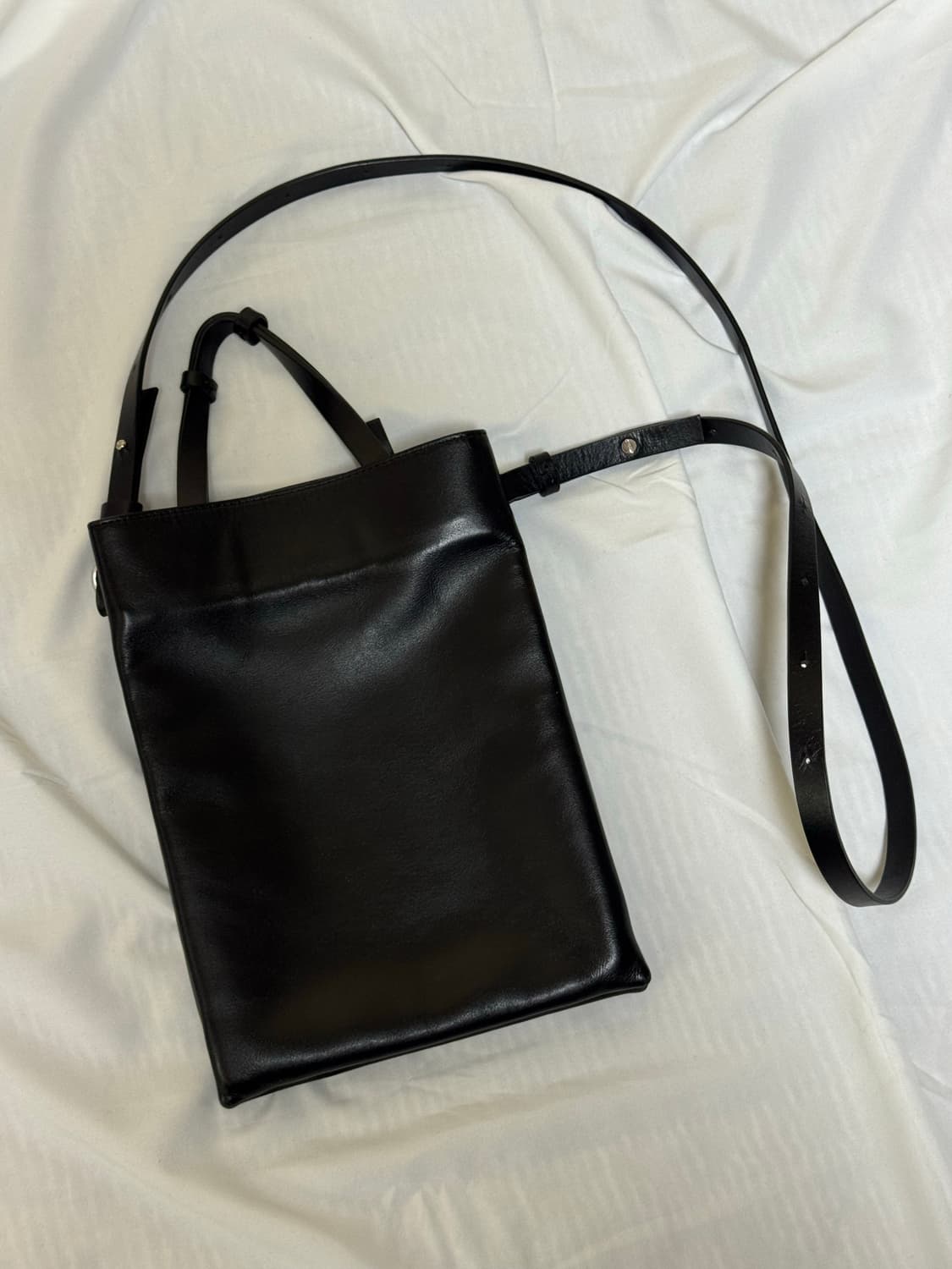 코스 리얼레더 크로스백 상품이미지1