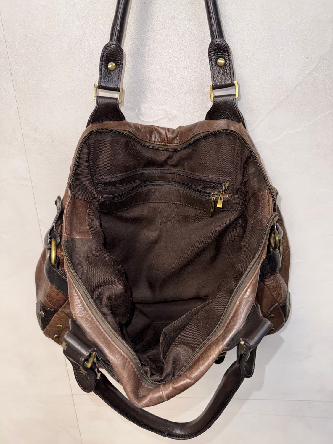 Brown stud buckled leather shoulder bag 상품이미지5