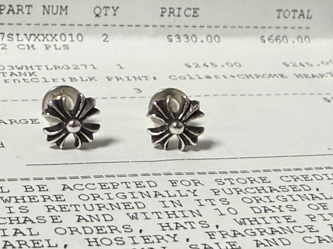 크롬하츠 ch플러스 스터드 이어링 귀걸이 판매합니다. 상품이미지2