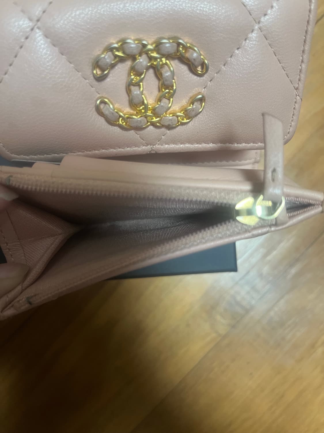 샤넬19지갑 상품이미지9