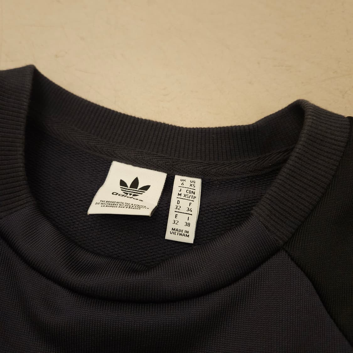 아디다스 이큅먼트 빅로고 트레이닝 탑 상품이미지3