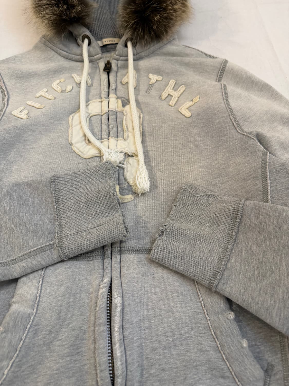 아베크롬비 y2k 울프죠 퍼 후드집업 빈티지 그레이 상품이미지3