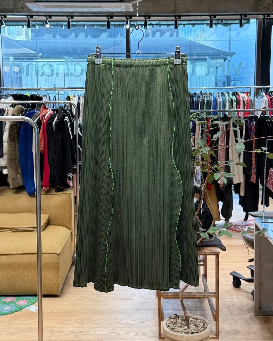 플리츠플리즈 카키 링컬 미디스커트  상품이미지1
