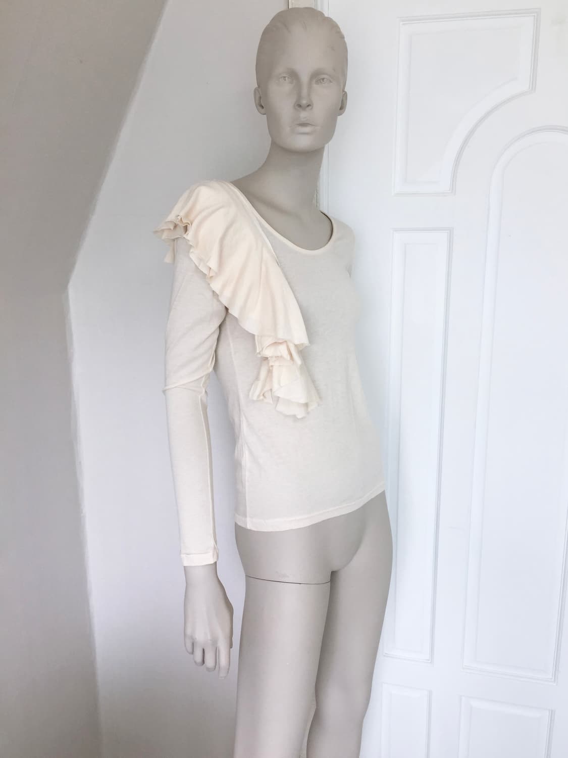 Cream Ruffled Point Long Sleeve Top 상품이미지2