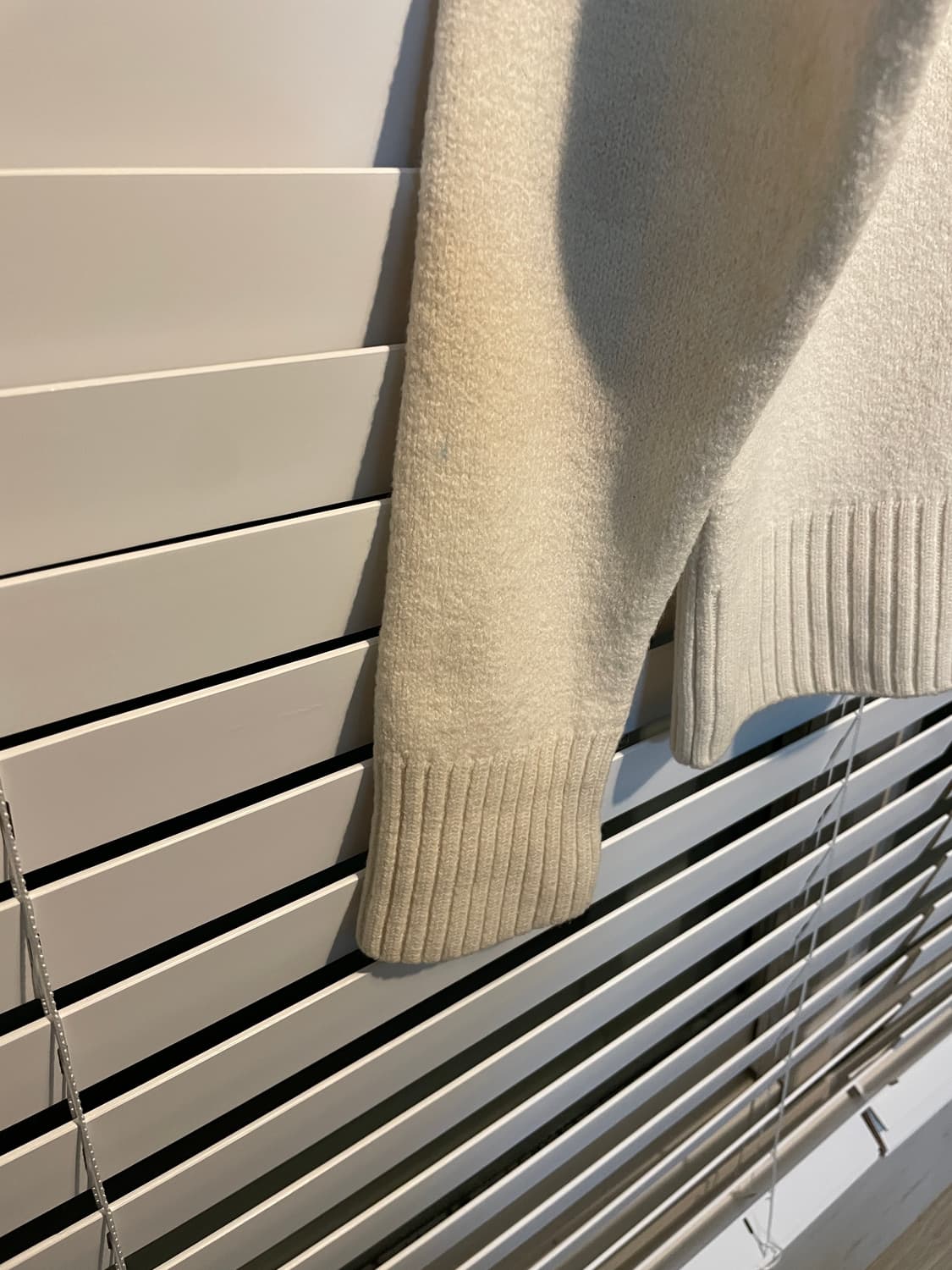 아미 버진울 빅하트 니트 상품이미지7