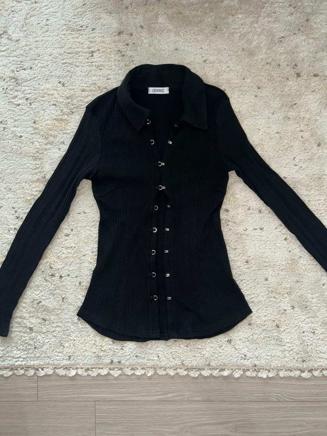 세릭 HOOK BUTTON SHIRT 후크 가디건 셔츠 블랙 상품이미지2