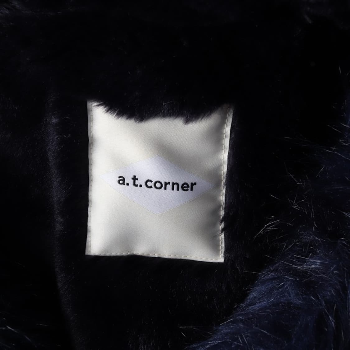 앳코너 LOVE 자수 네이비 퍼 트리밍 야상 점퍼 상품이미지7