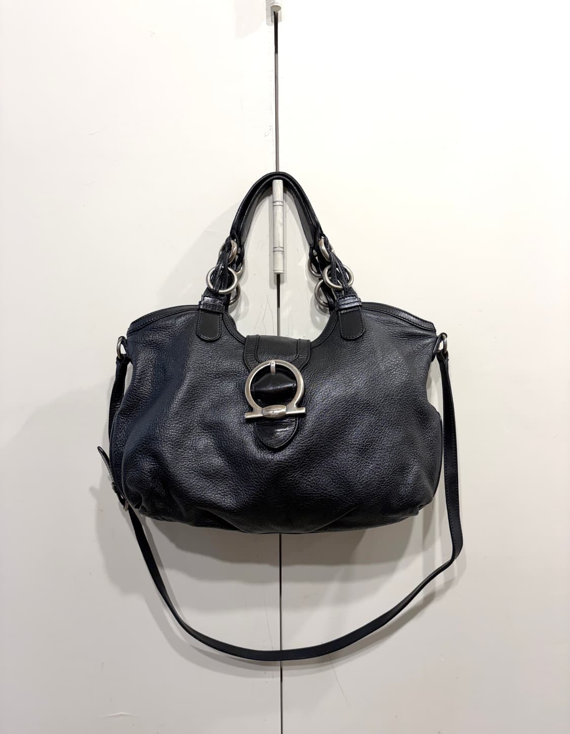 페라가모 간치니 레더 숄더 크로스백 상품이미지1