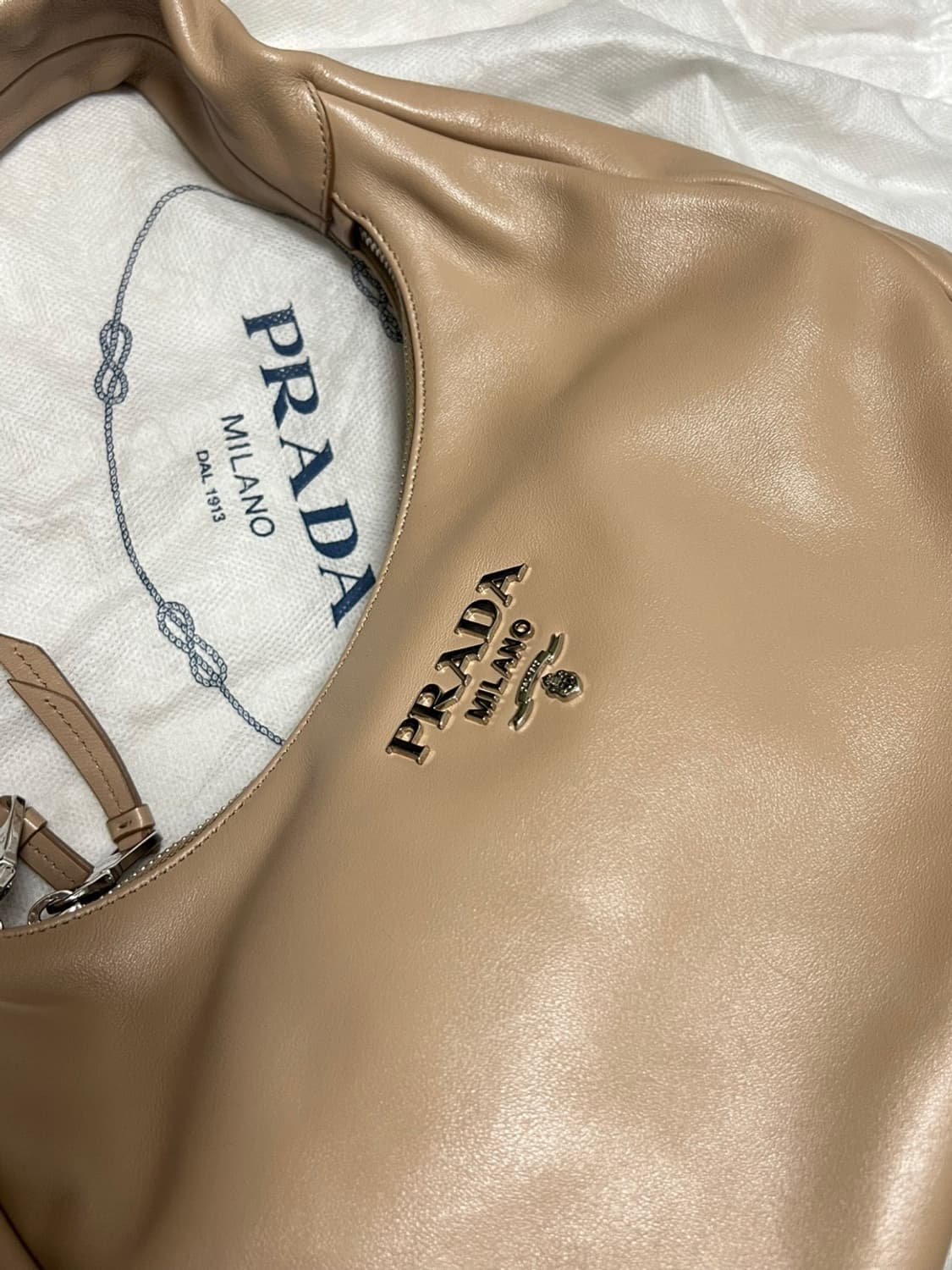 프라다 메탈 로고 카프스킨 레더 투웨이백 상품이미지5