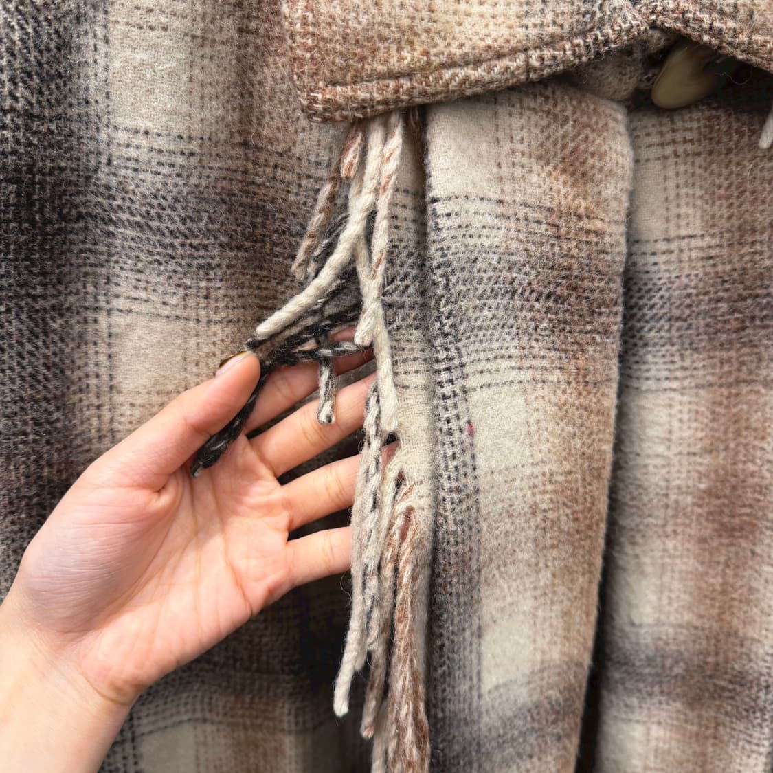 발리 체크 하프 코트 프린지 원 버튼 오픈 디테일 루즈핏 베이지 상품이미지5