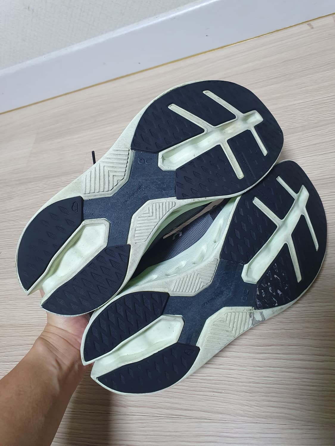 온러닝 클라우드 이클립스 러닝화 260 상품이미지7