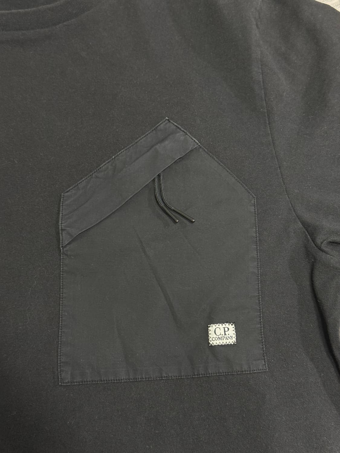 C.P컴퍼니 포켓 반팔 티셔츠 블랙(L) 상품이미지4