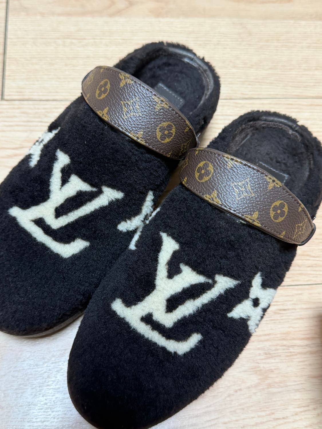 루이비통, 아스펜 컴포트 시어링 뮬 브라운 37사이즈 상품이미지2