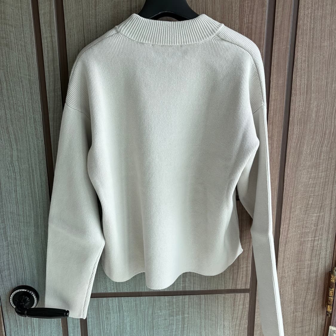 새상품(XS)아미 AMI 자수로고 니트 스웨터 상품이미지3