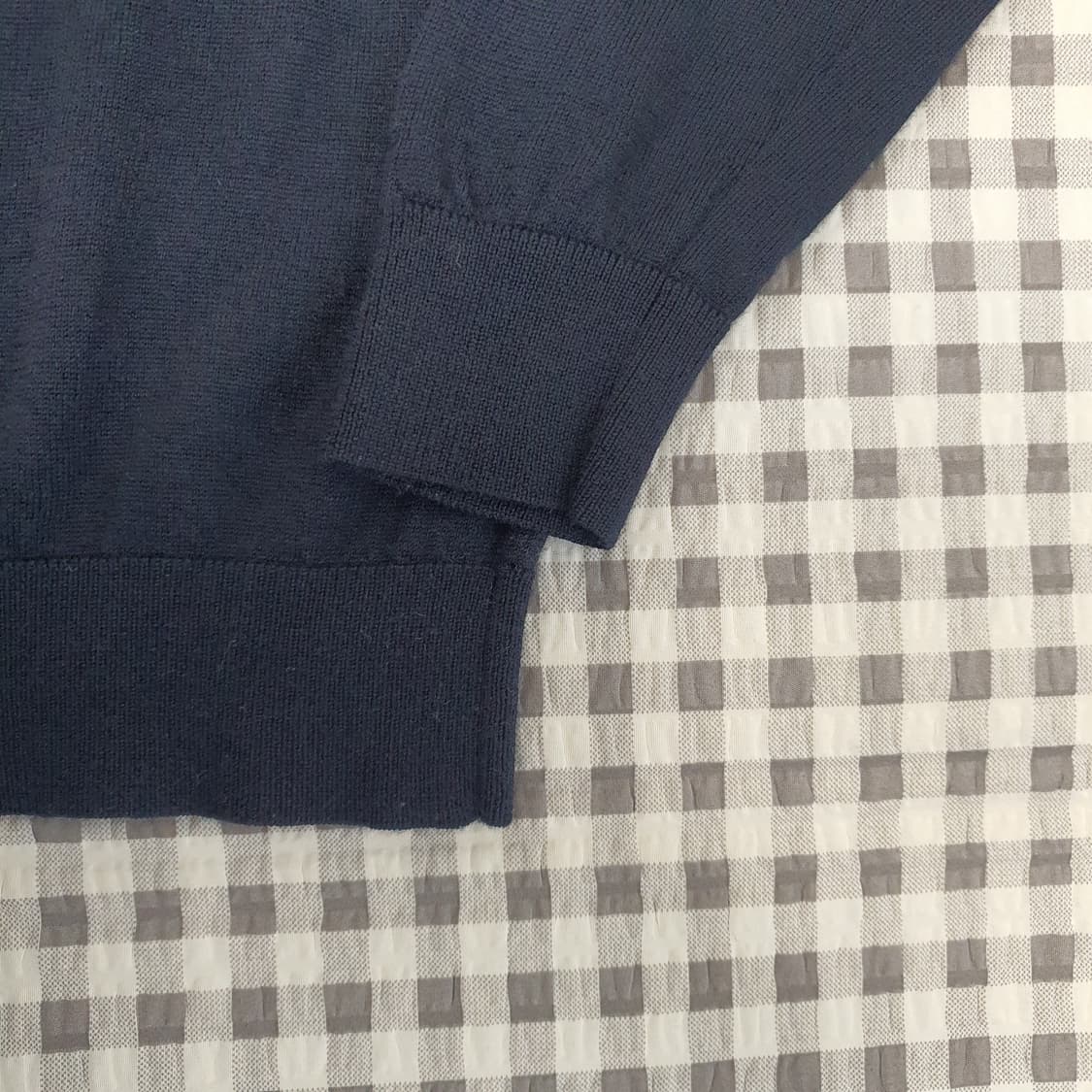 유니클로 얇은 브이넥 울100 니트 남자95 상품이미지4