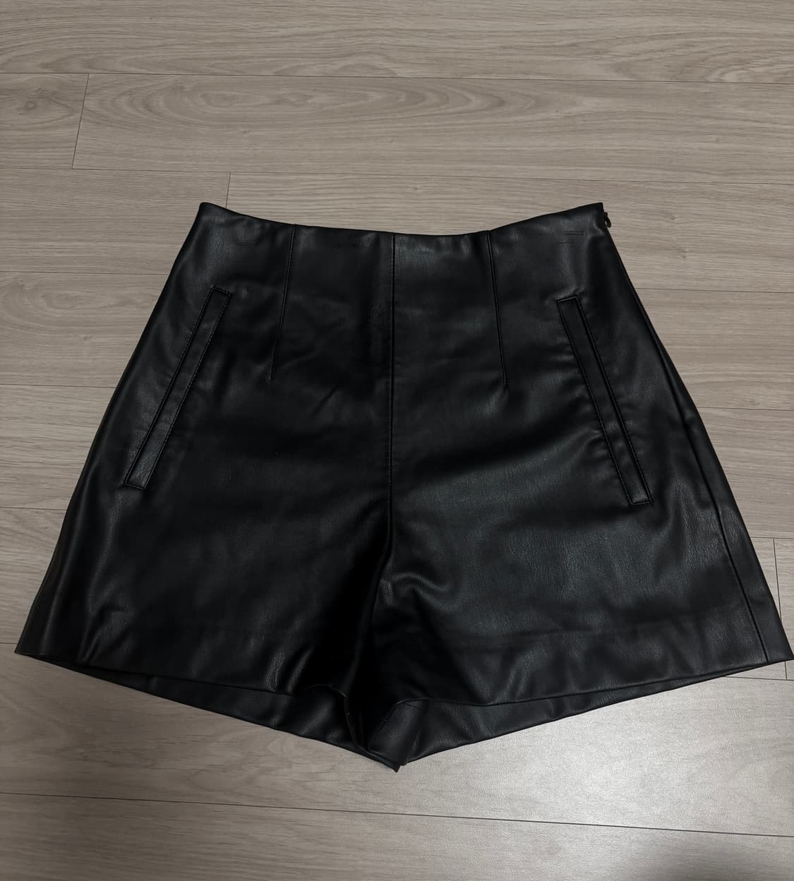 자라 레더 숏팬츠 XS 상품이미지5