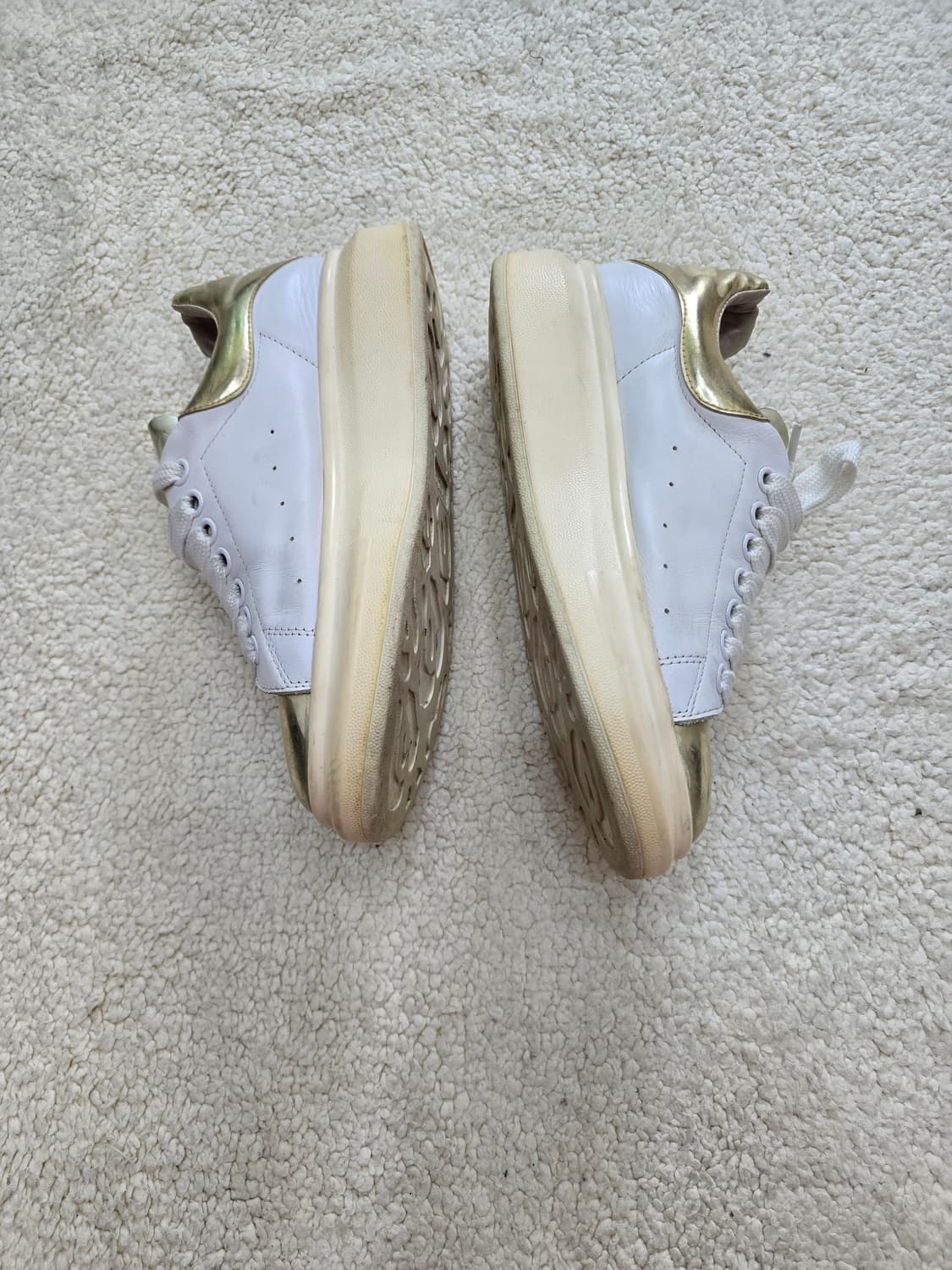 알렉산더맥퀸 오버솔 스니커즈 골드 사이즈250 상품이미지5