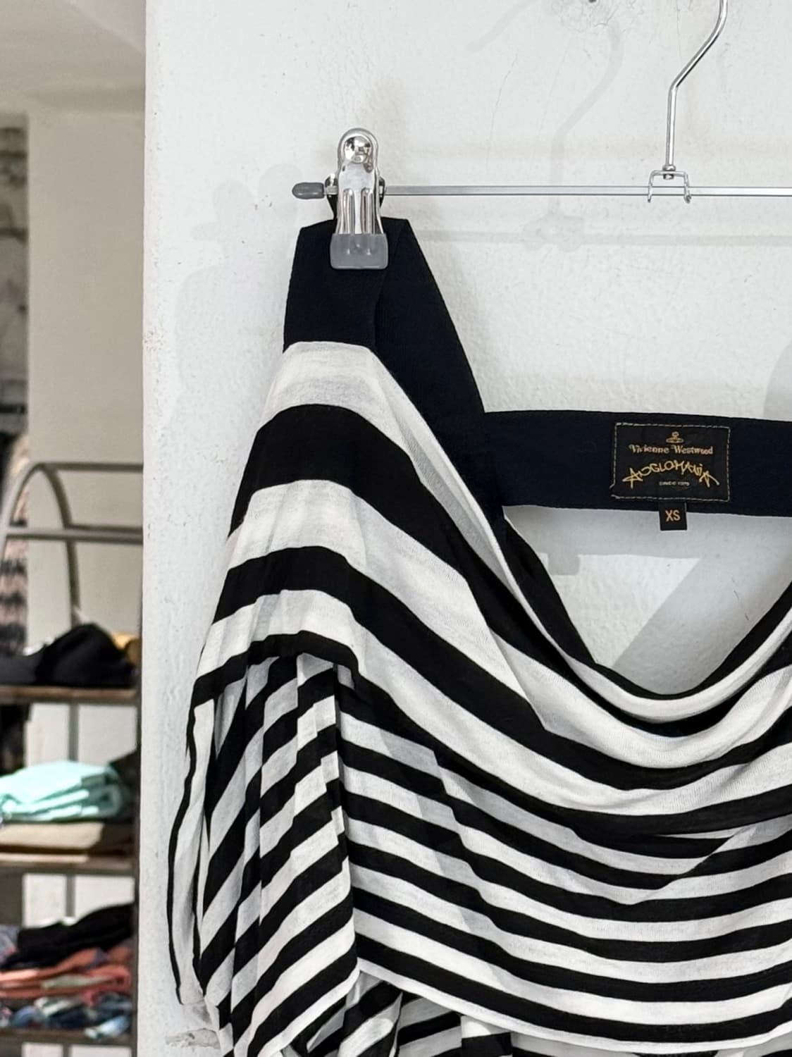 비비안웨스트우드 앵글로매니아 스트라이프 오프숄더 슬리브리스 탑 상품이미지2