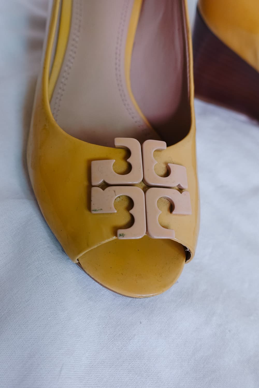 ToryBurch yellow wedge heel 상품이미지5