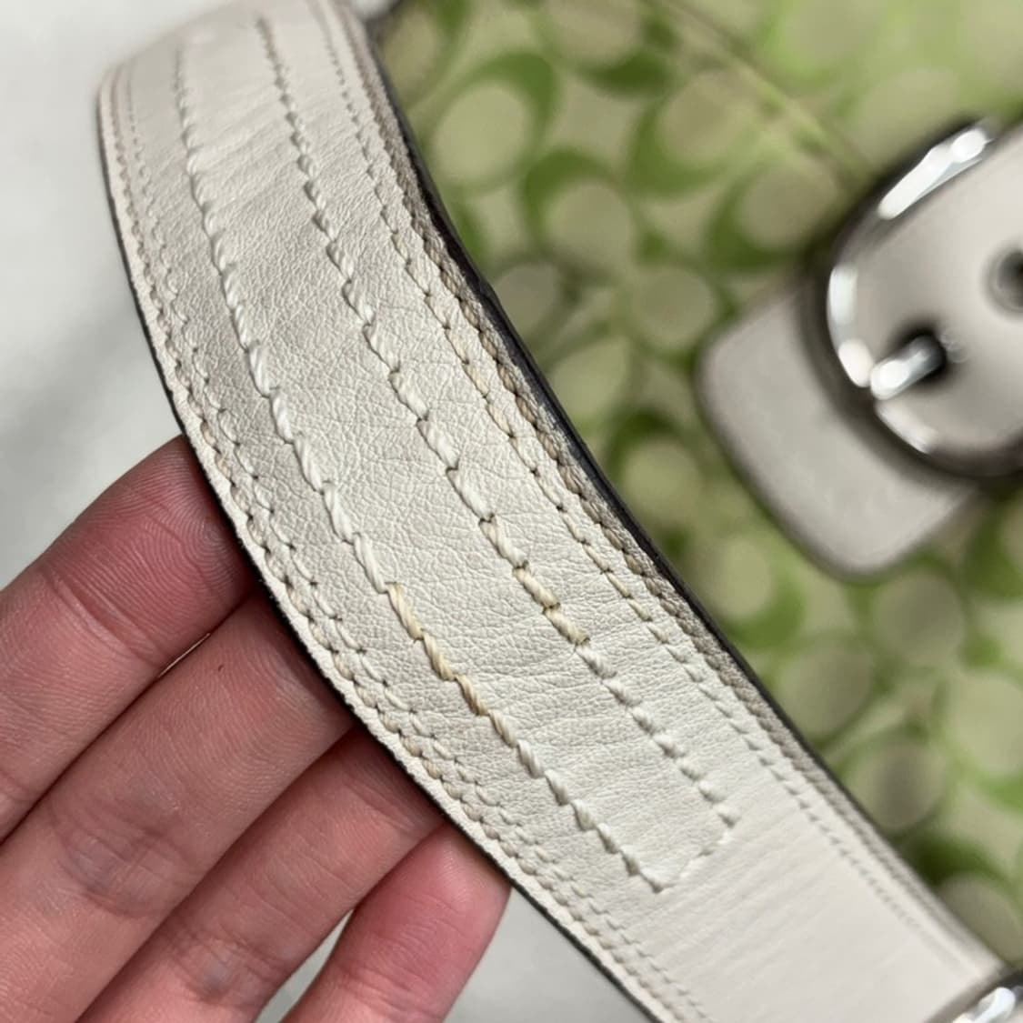 COACH 그린 시그니처 소호 버클 숄더백 상품이미지2