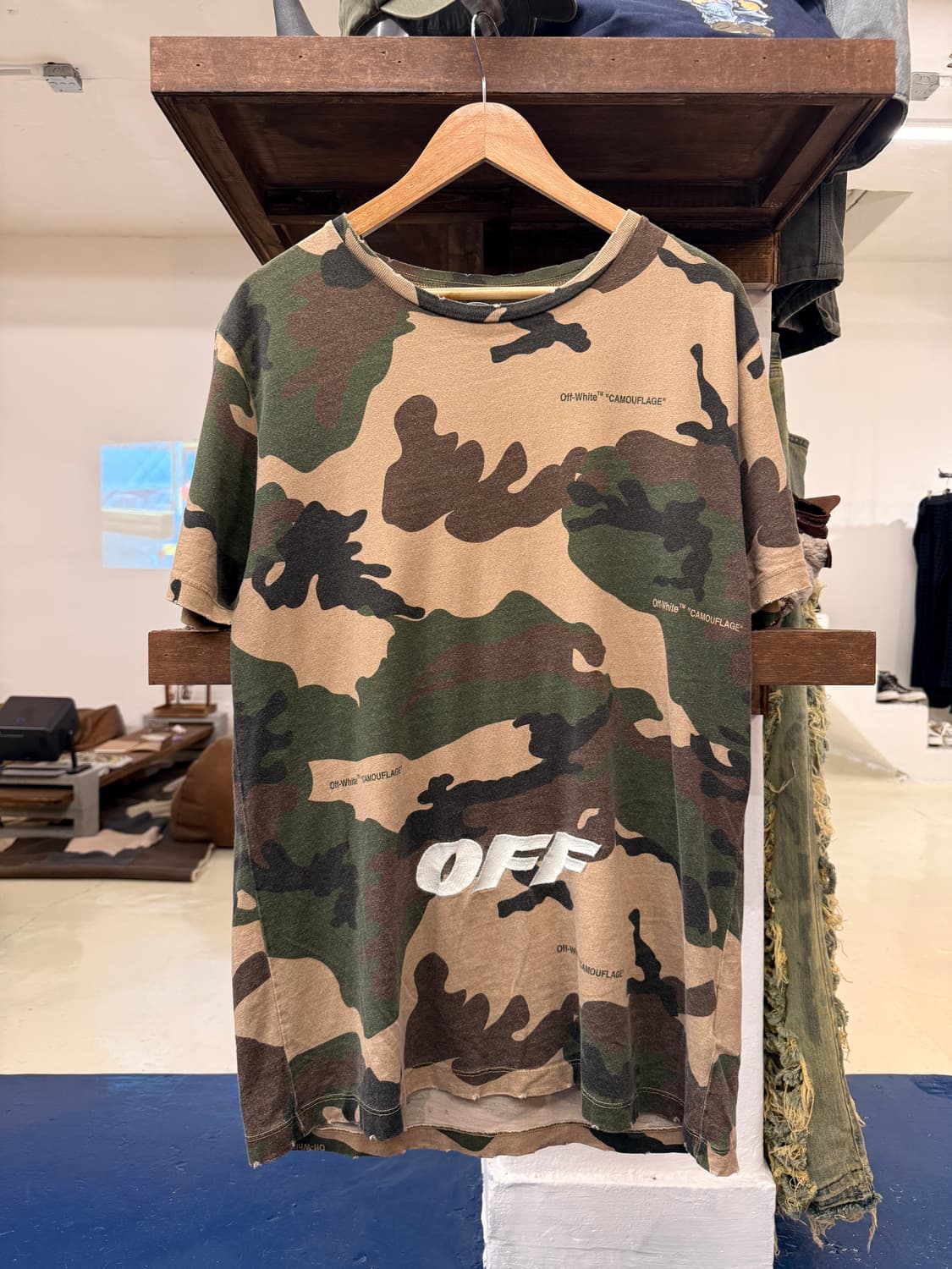 오프화이트 밀리터리 카모 반팔티 상품이미지3