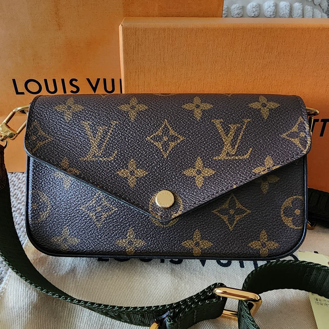 초민트급 루이비통 펠리시 스트랩 앤 고 모노그램 크로스백 카키 그린 상품이미지2