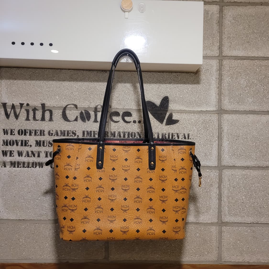 MCM 리버시블 비세토스 쇼퍼백 상품이미지2