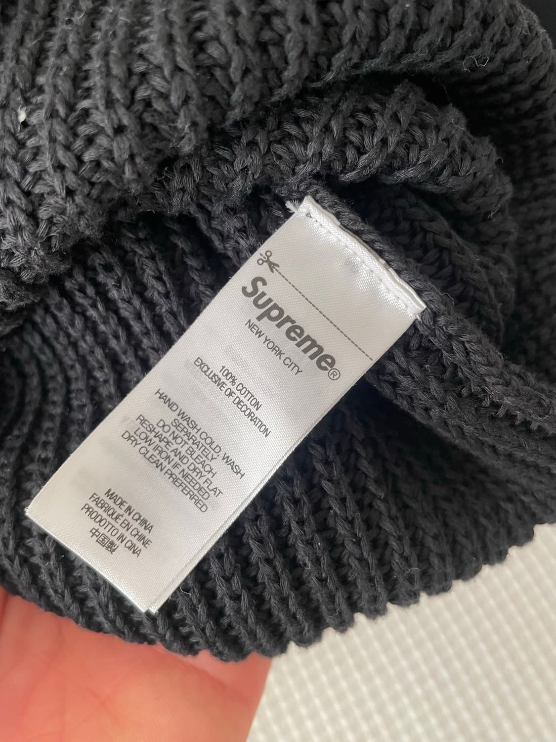 슈프림 스몰 박스 립드 스웨터 블랙 상품이미지3