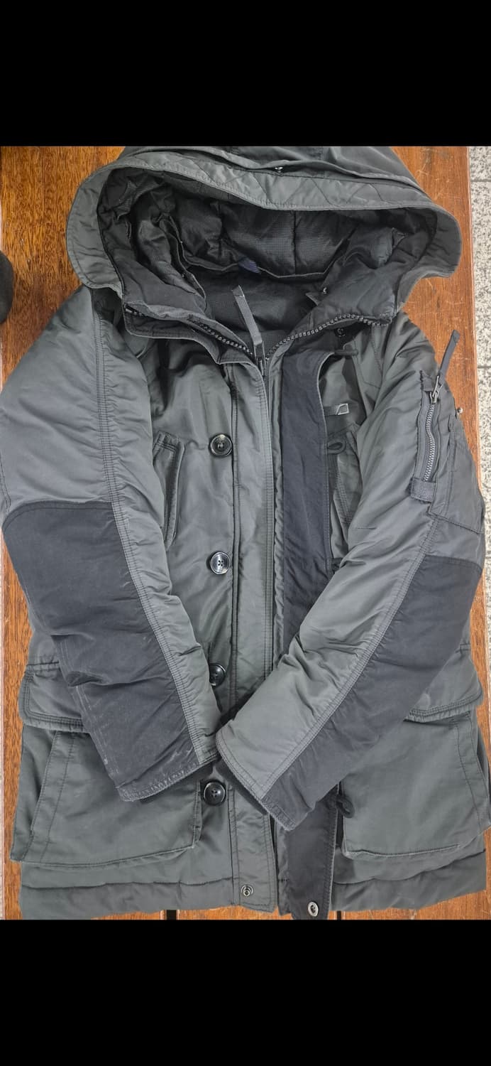 시리즈 나누크 숏 구스다운 자켓 95 판매합니다 
자연스런 사용감 존재 상품이미지1