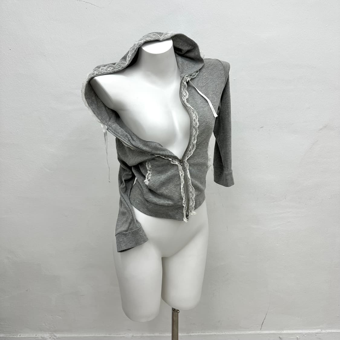 lace detail crop hood zip 상품이미지1