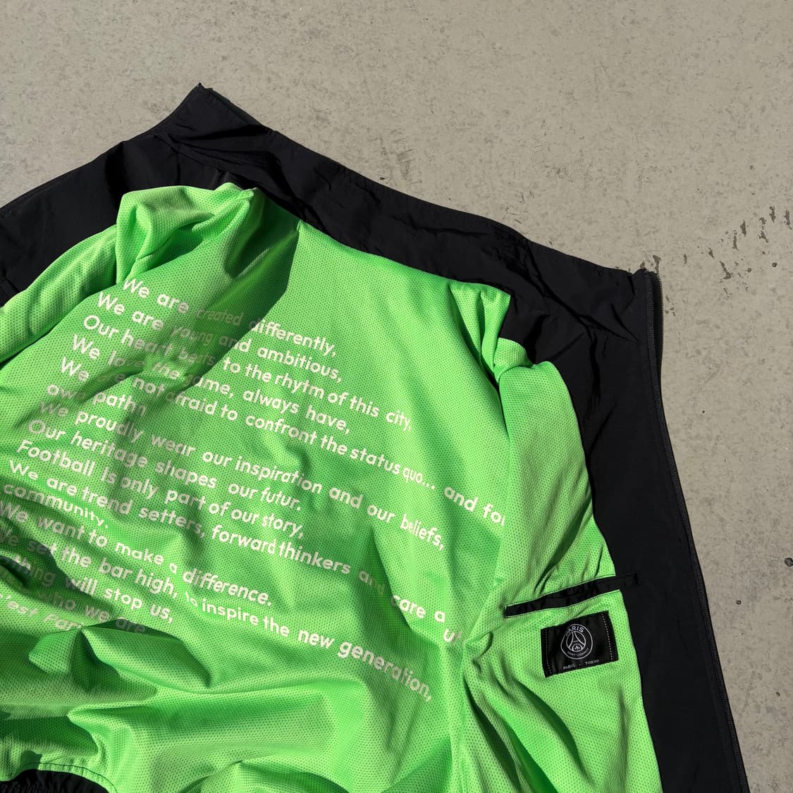 파리 생제르망 PSG 재팬 컬렉션 파이핑 바람막이 상품이미지4