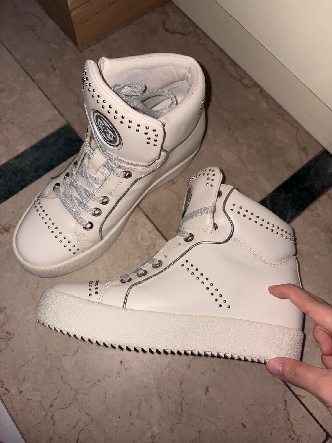 에고이스트 스터드 하이탑 웨지 스니커즈 상품이미지2