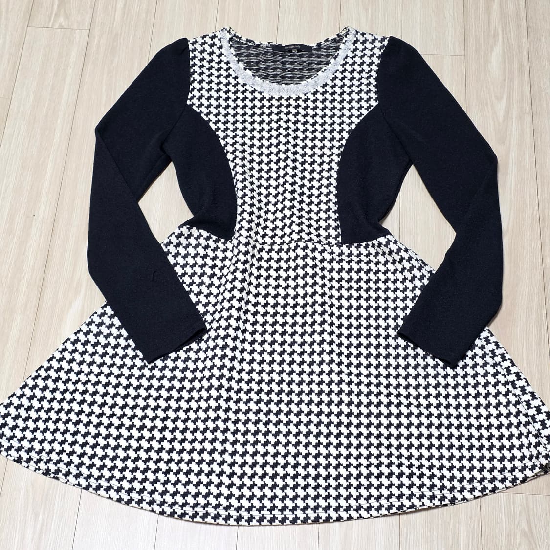 케네스레이디)빈티지 10s 플레어 하운드투스 블랙배색 페미닌 여성원피스 상품이미지3