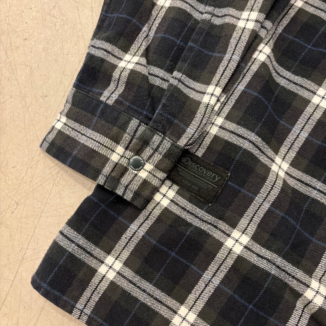 디스커버리 블랙 체크 셔츠 상품이미지2