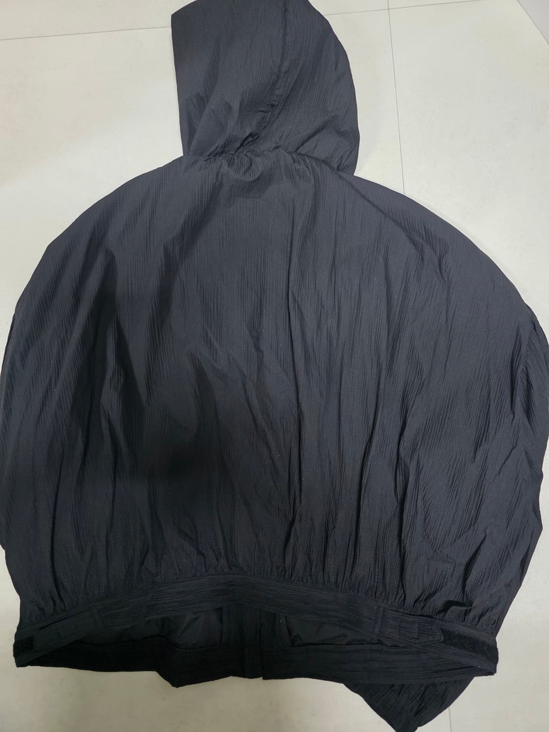 오프닝프로젝트 Pleats Hoodie Jumper - Black 상품이미지3