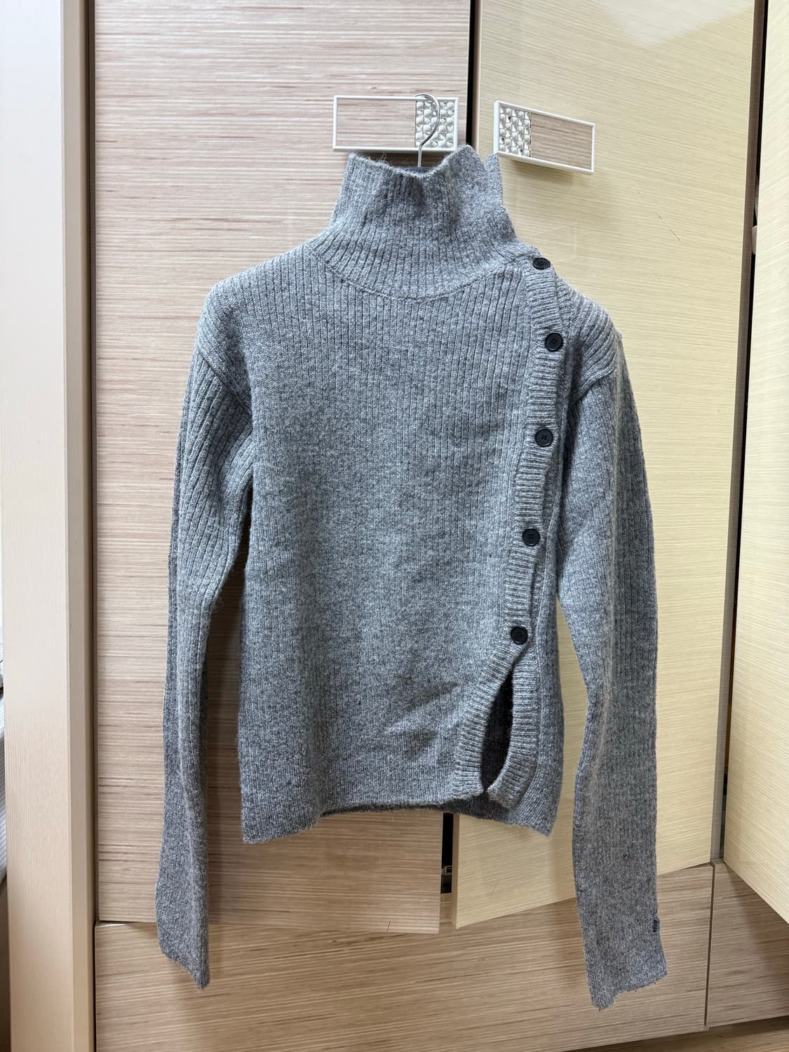 미세키 서울 / 사이드 버튼 니트 / FREE 상품이미지1