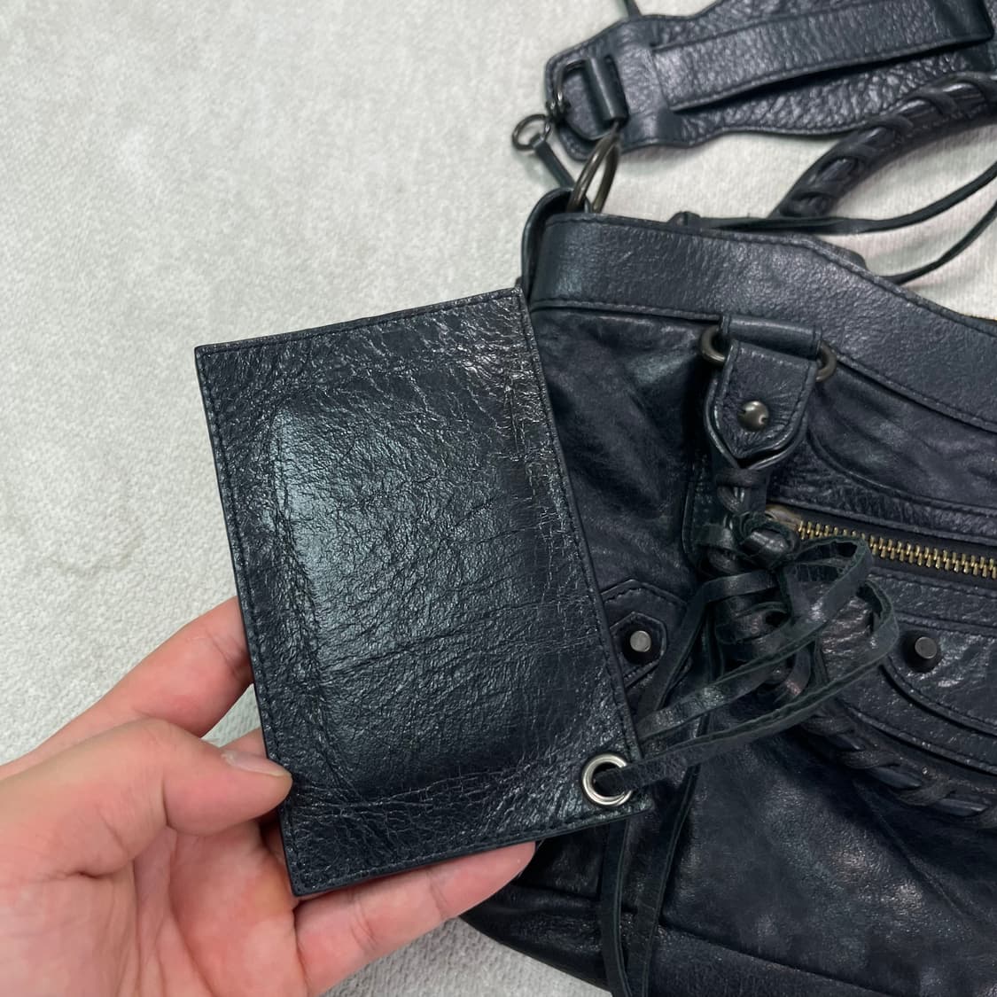 발렌시아가 115748 블랙 램스킨 클래식 시티 모터백 상품이미지5