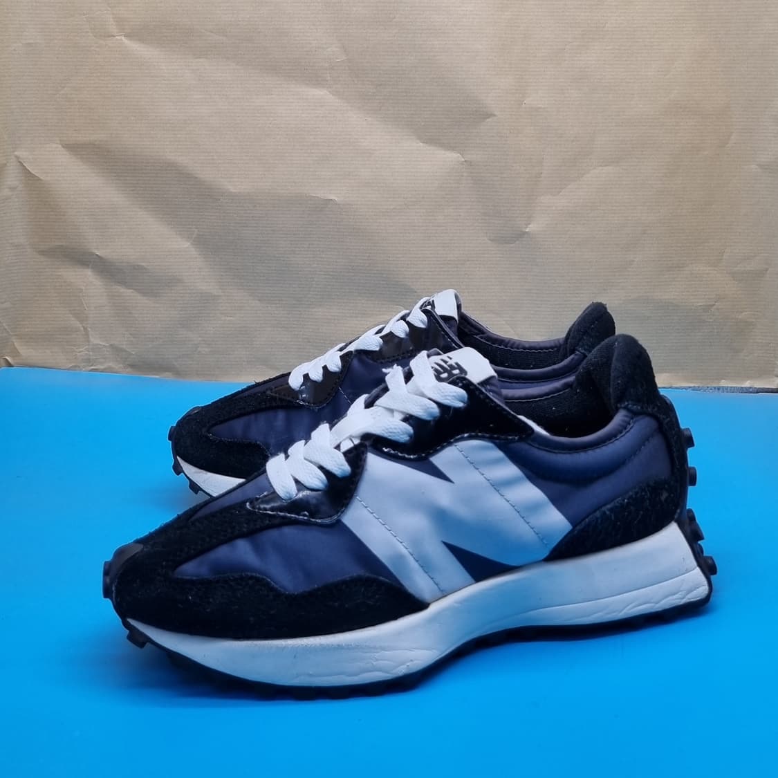 뉴발란스 327 블랙 여성운동화235  상품이미지1