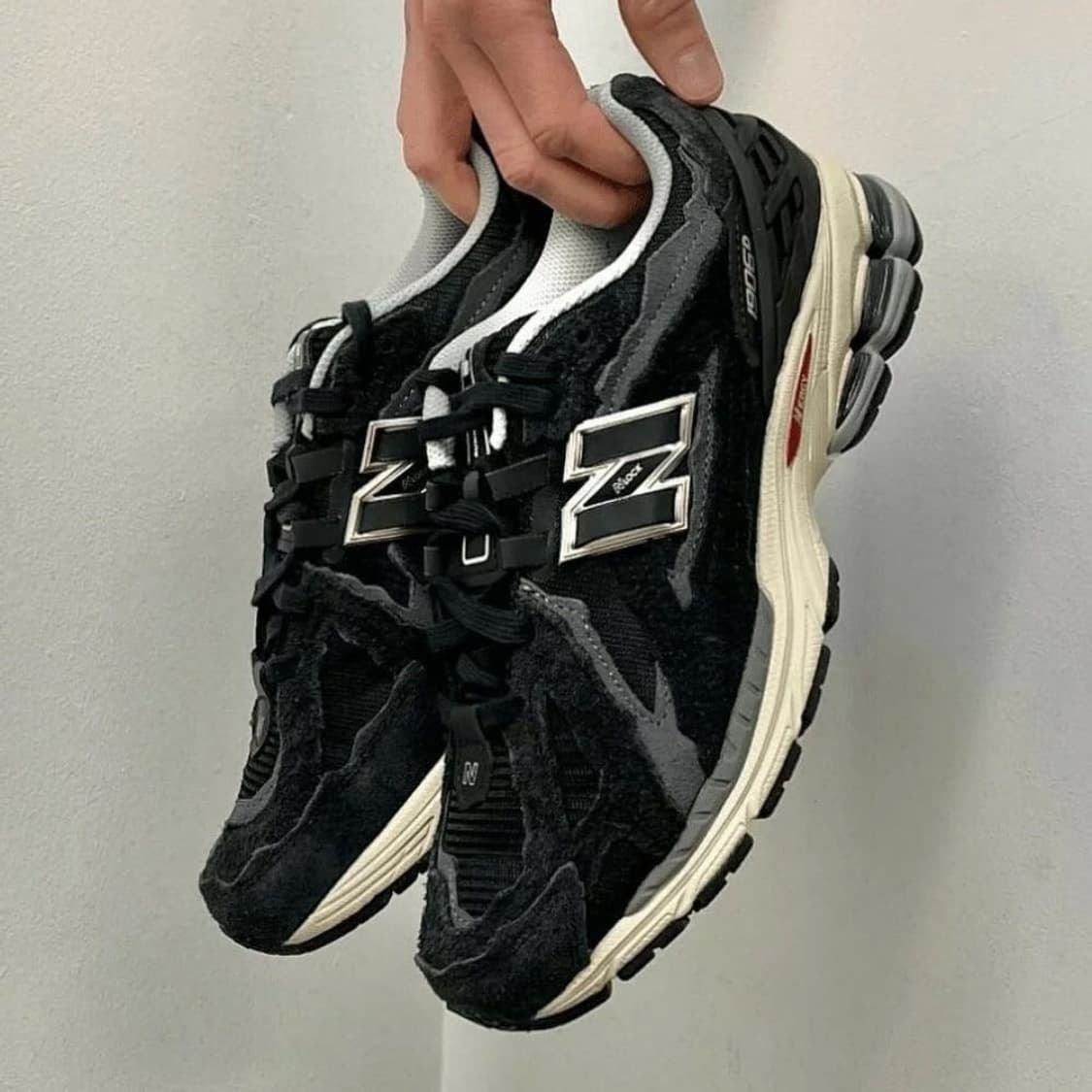 [블핑 지수착용] 뉴발란스 운동화 1906D 250 상품이미지3