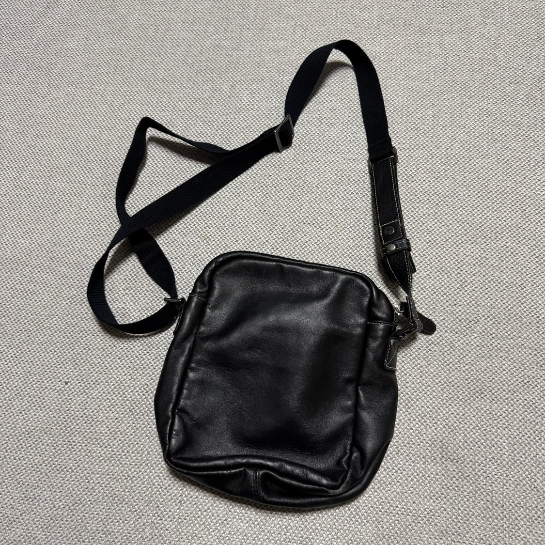 닥터마틴 레더 미니 크로스백 상품이미지5