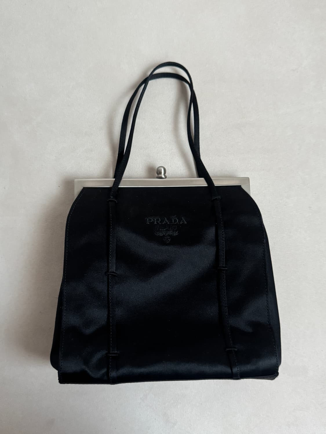프라다 새틴 빈티지 미니백 블랙 상품이미지1