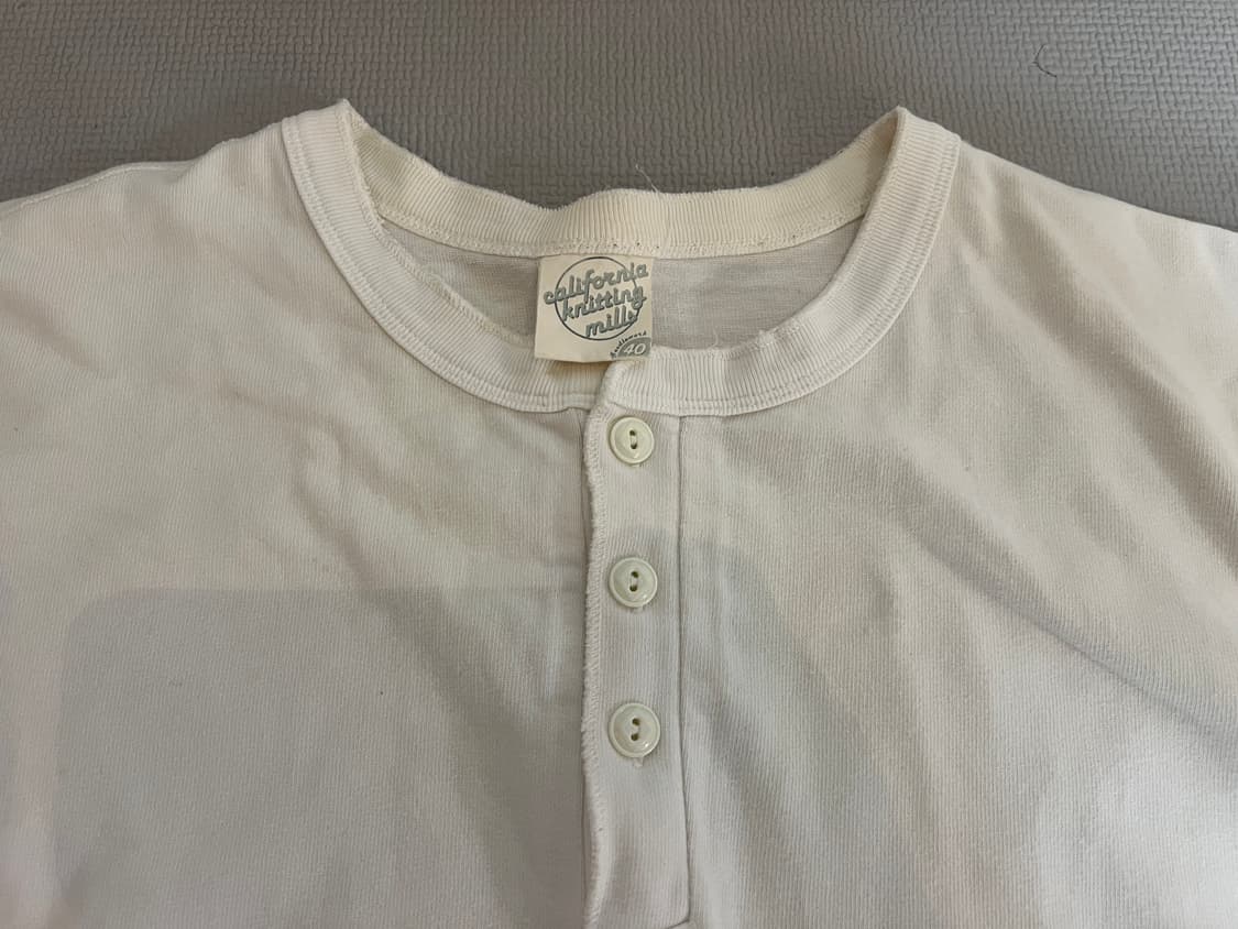 무료배송 - 니들워크 헨리넥 반팔티(화이트) 40 상품이미지3