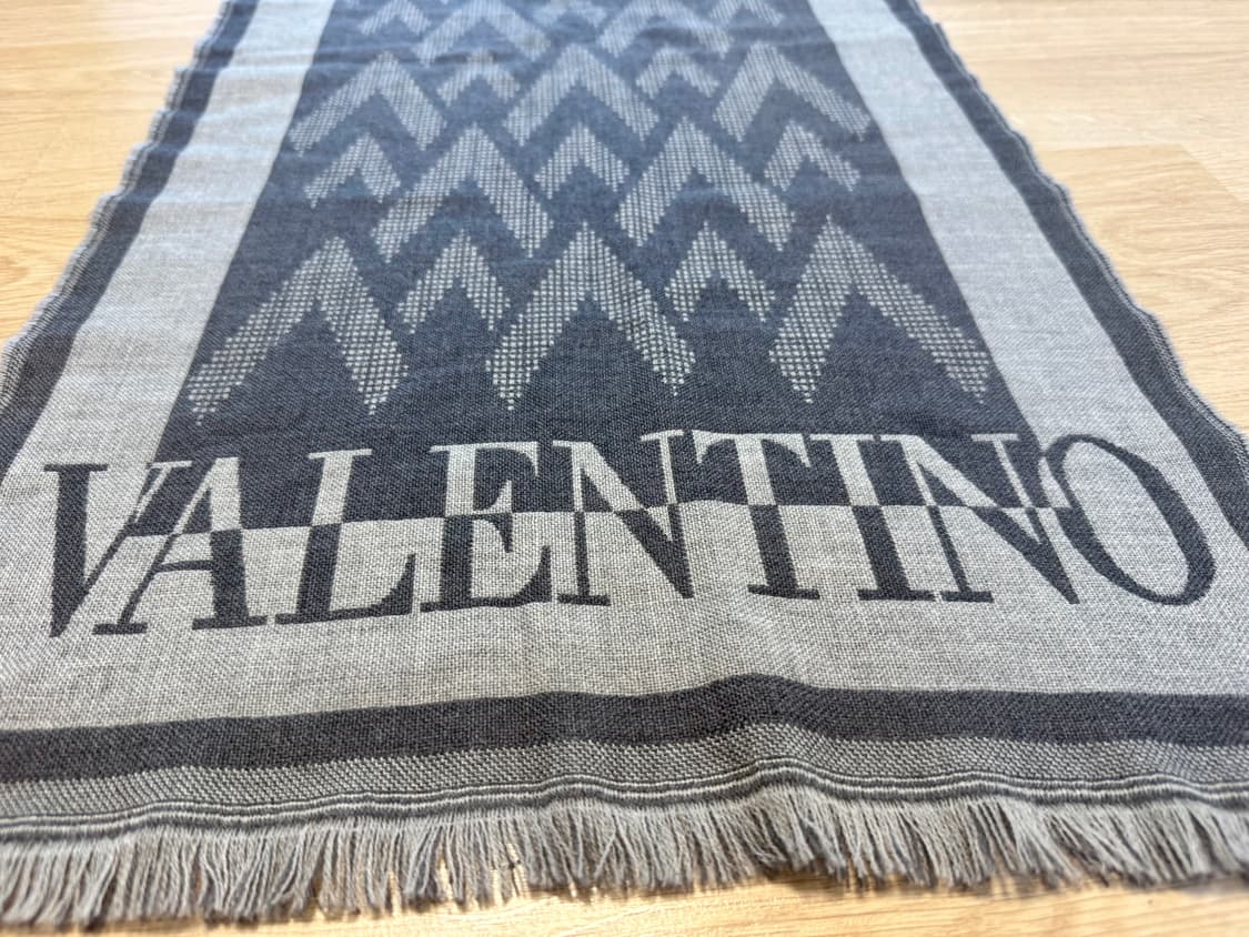 발렌티노(VALENTINO) 로고 울100% 머플러/숄 그레이 자카드 상품이미지1