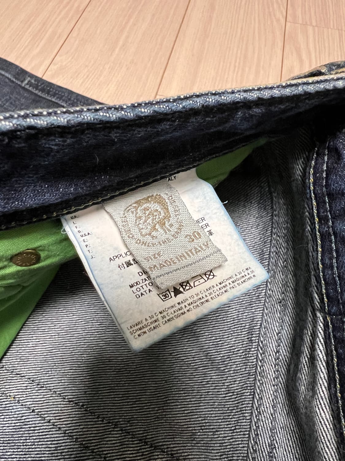 디젤 DIESEL ZATHAN 워시드 데님 팬츠 (W30 / L32)  상품이미지10