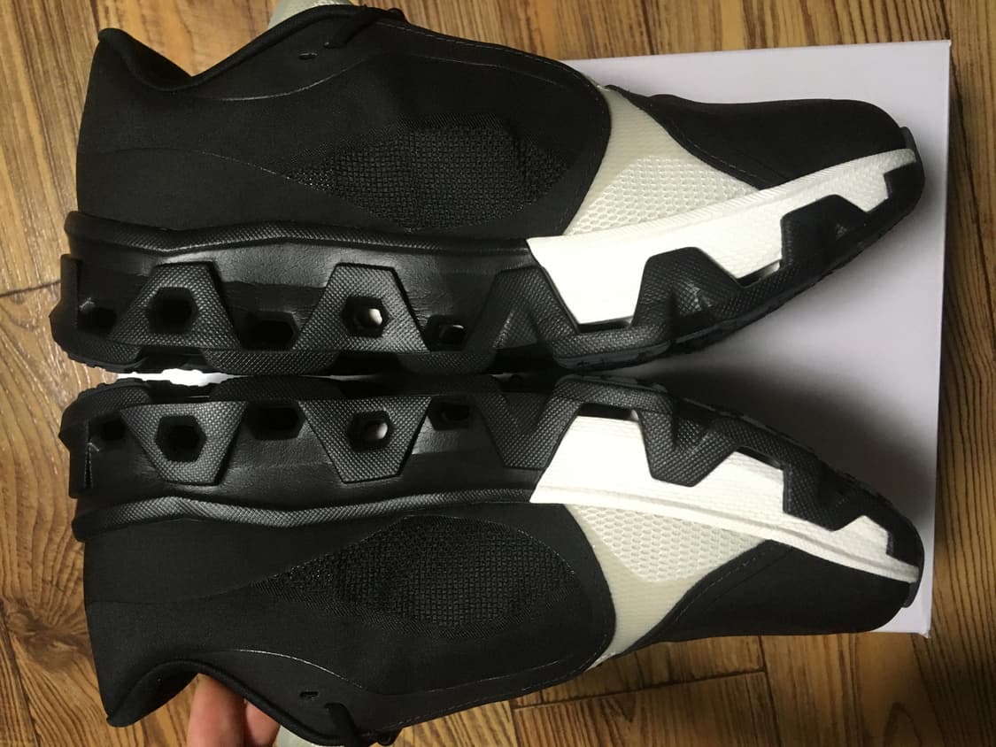 (280)온러닝 파프 클라우드몬스터 하이퍼 블랙 판매합니다 상품이미지4