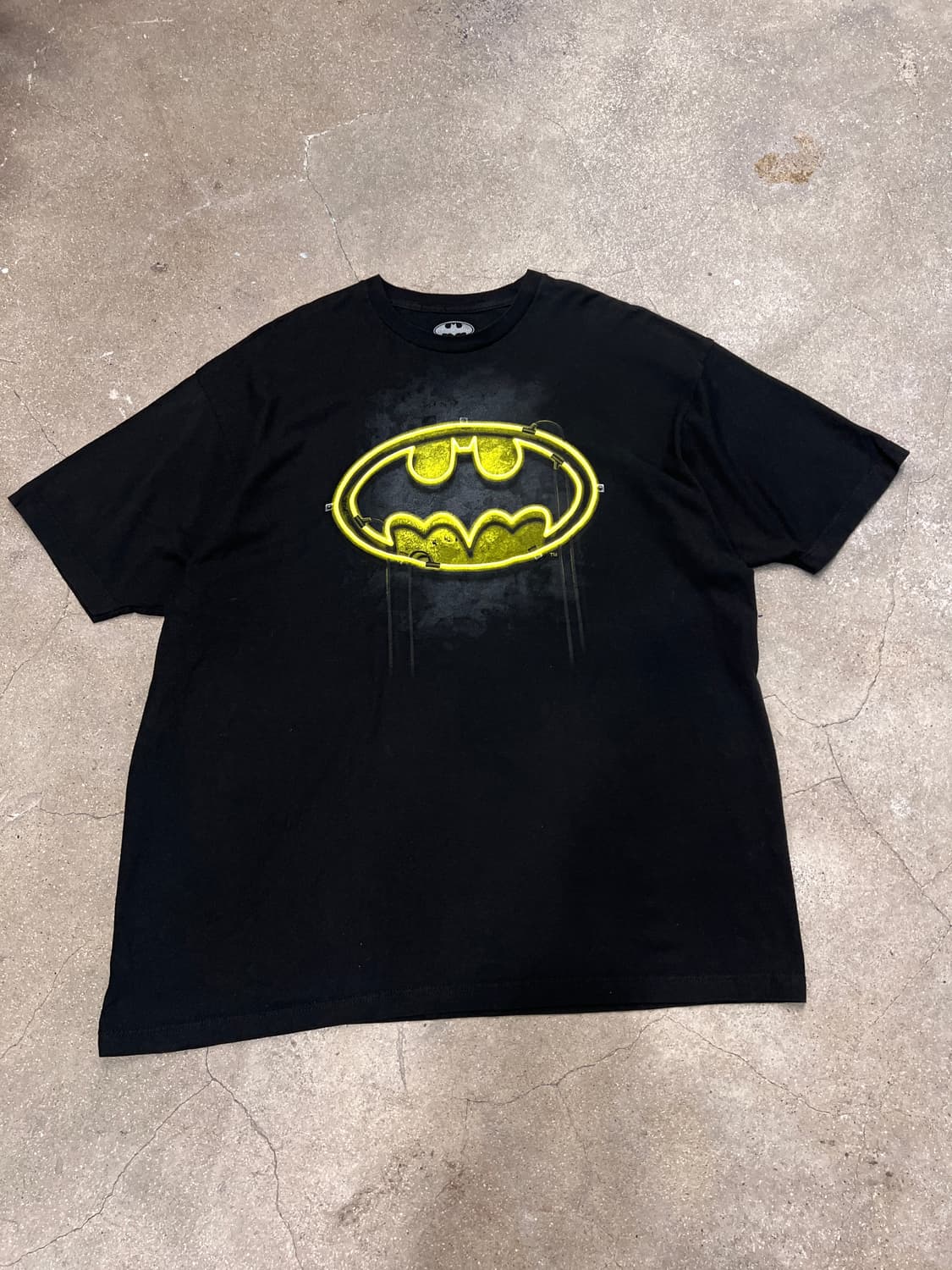 배트맨 네온 라이트 반팔티 상품이미지1