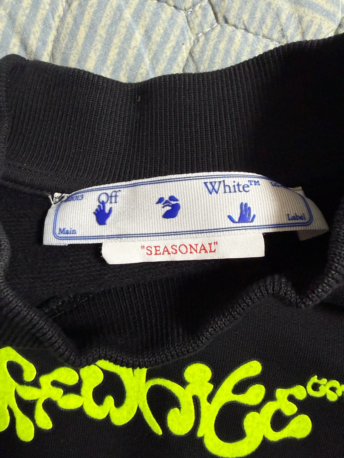 오프화이트 애로우 크루넥 맨투맨 L사이즈 판매합니다 상품이미지2