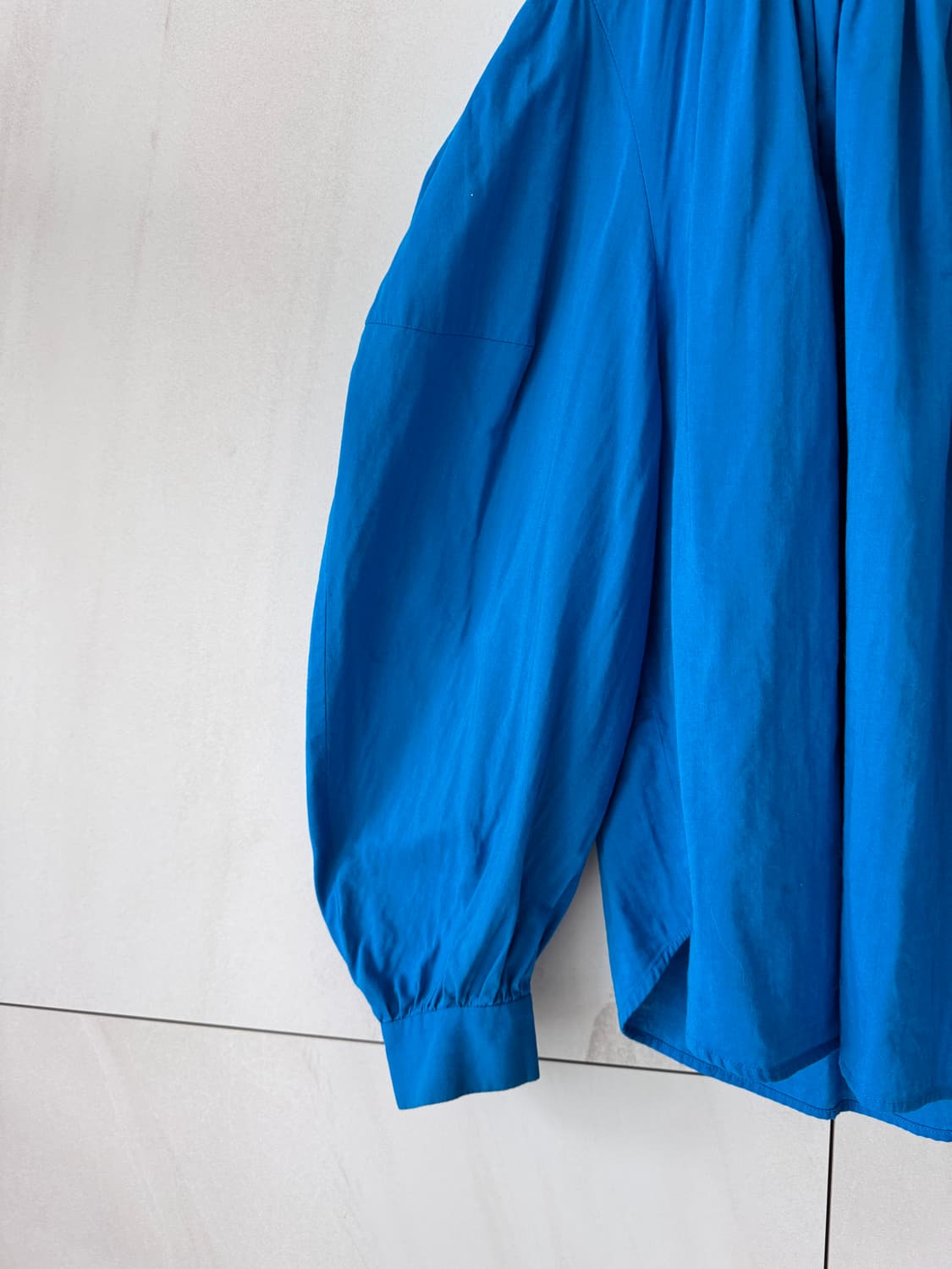 엔촐드 ENFOLD 블루 셔링 블라우스 38(55사이즈) 상품이미지7