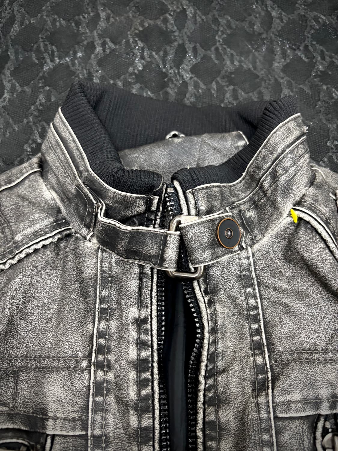“Vintage” 00’s Rare Design Metal Coated  상품이미지4