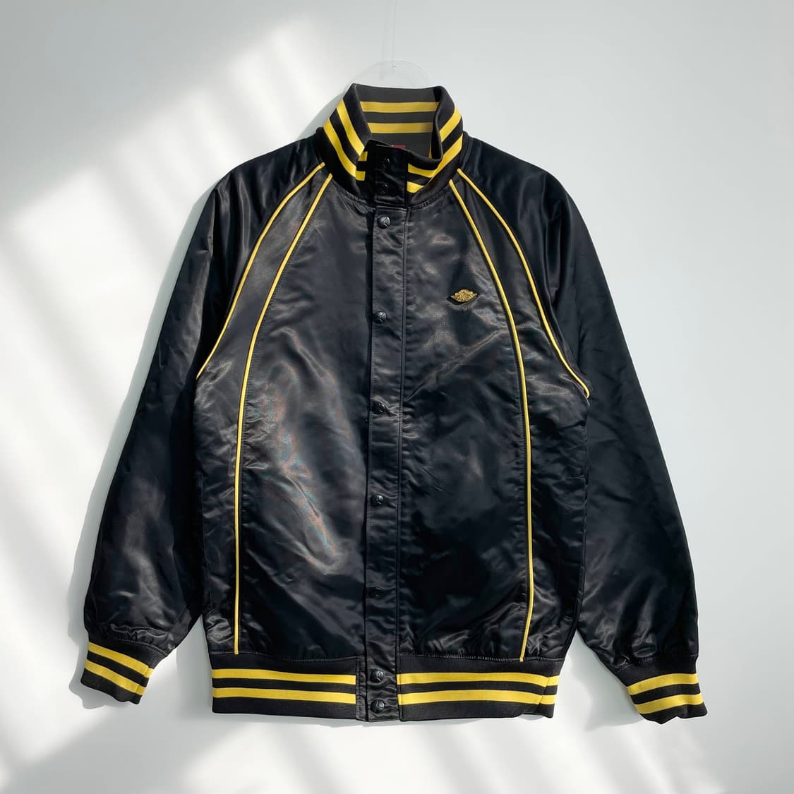 B1 조던 나이키 에어 조던 윙로고 사틴 봄버 자켓  90사이즈 상품이미지1